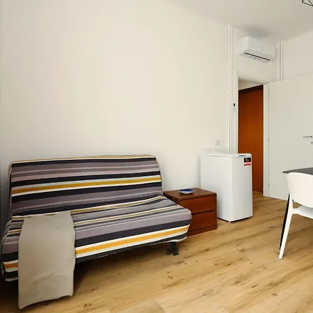 Joivy 1-Bed Apartment With Balcony Near Subway Milan Exterior photo